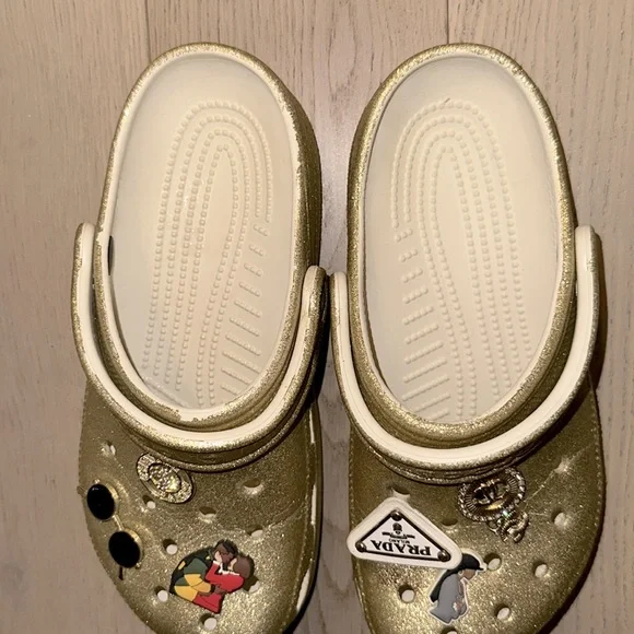 😍WOMEN GLITTER CROCS BUNDLE WITH CHARMS. Size 6, used gently in great condition - Picture 14 of 14